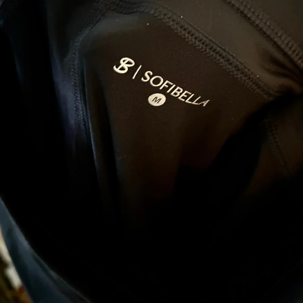 Sofibella Black Skirted Leggings, 4-way Stretch, Wicking, Sz M - Picture 5 of 7